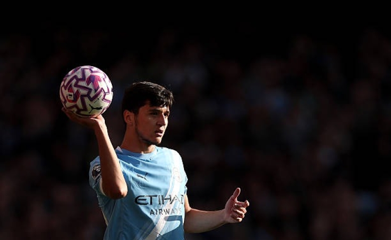 Illustration : "Mercato Lens : Vers un retour de Khusanov en Ligue 1 à la surprise générale ?"