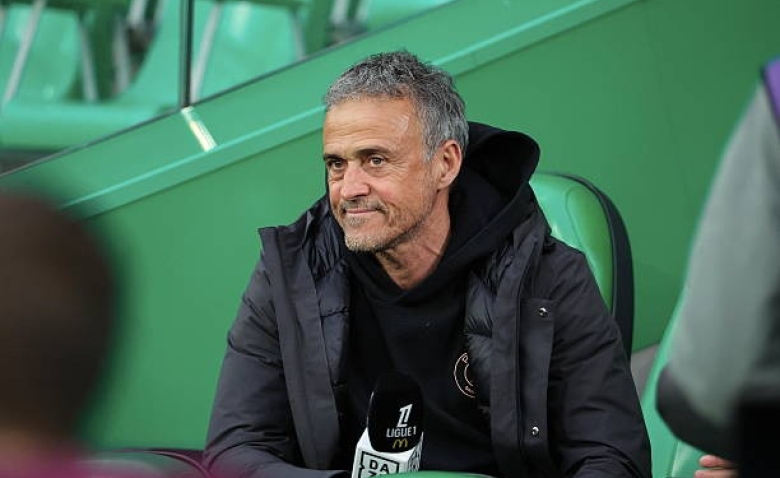 Illustration : "Mercato PSG : Une bataille enclenchée en Ligue 2 pour la signature d'un grand espoir"