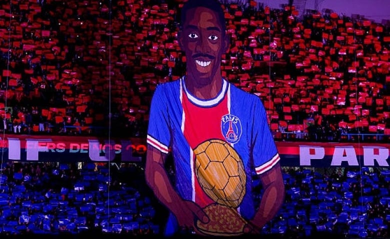 Illustration : "Mercato PSG : Une signature orchestrée dans l'ombre réjouit les supporters !"