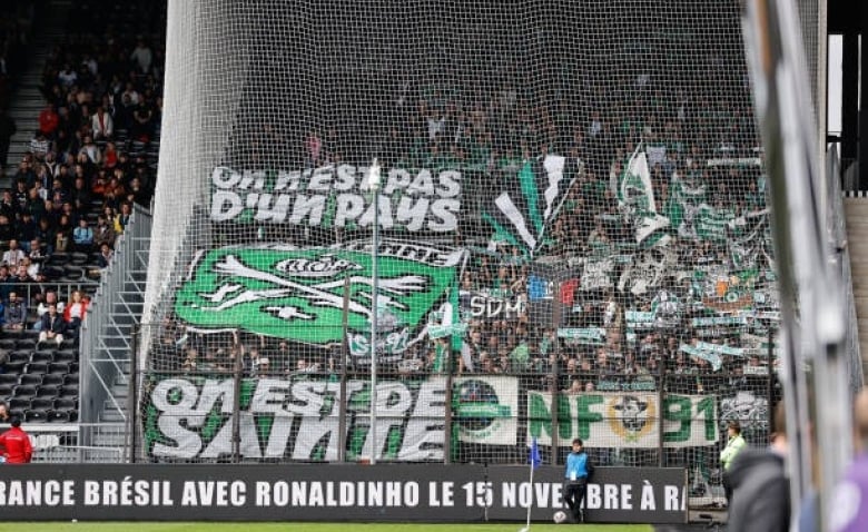 Illustration : "ASSE : Un mouvement spectaculaire de supporters pour le 1er match de l'année au Mans !"