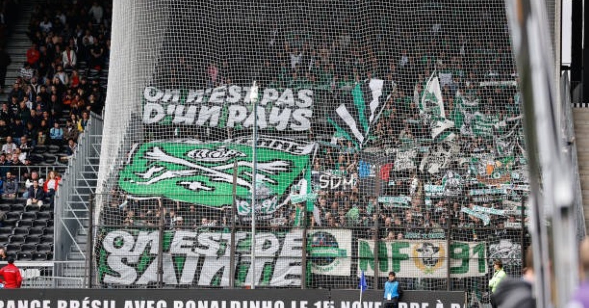 ASSE : Un mouvement spectaculaire de supporters pour le 1er match de l'année au Mans !