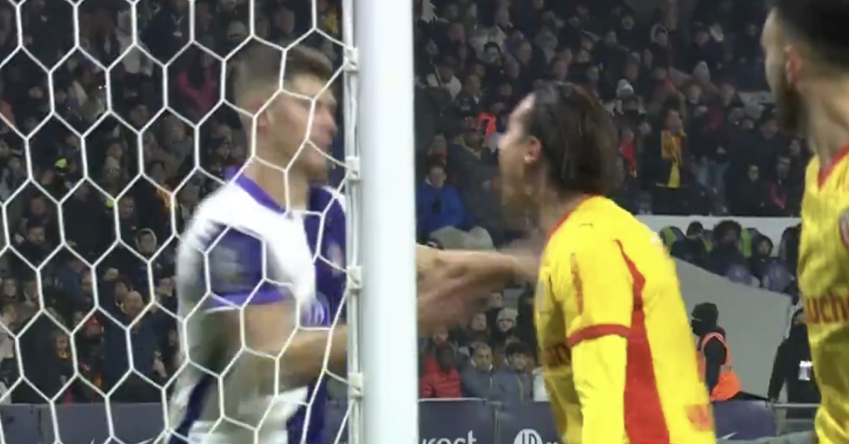 [video] L'énorme chambrage de Florian Thauvin devant Cresswell - Toulouse / Lens