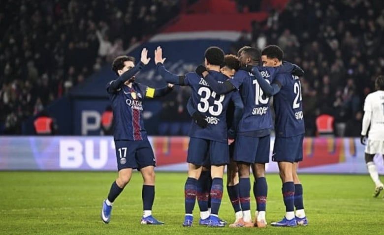 Illustration : "PSG - PFC : le résumé et les buts en vidéo (2-1) - Ligue 1 J17"