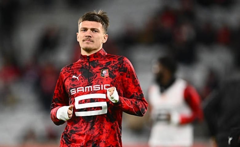 Illustration : "Mercato Rennes : Un Rouge et Noir se relance et éteint les rumeurs de départ !"