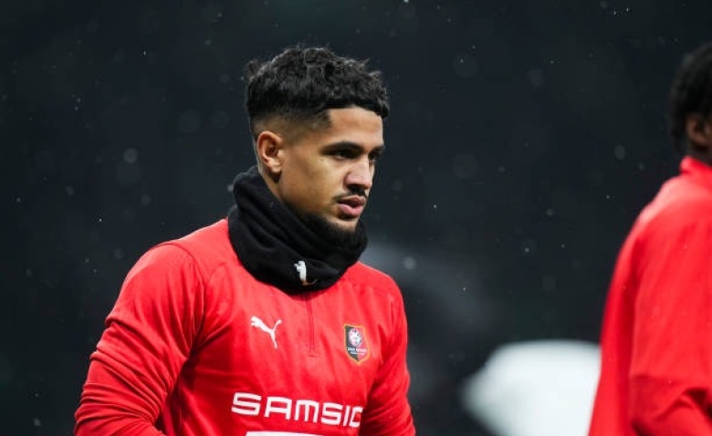 Illustration : "Mercato Rennes : Un club improbable de L1 a tenté d'enrôler Blas !"