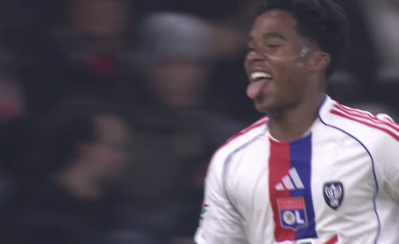 Illustration : "Lille - Lyon : le résumé et les buts en vidéo (1-2) - CDF 16eme"