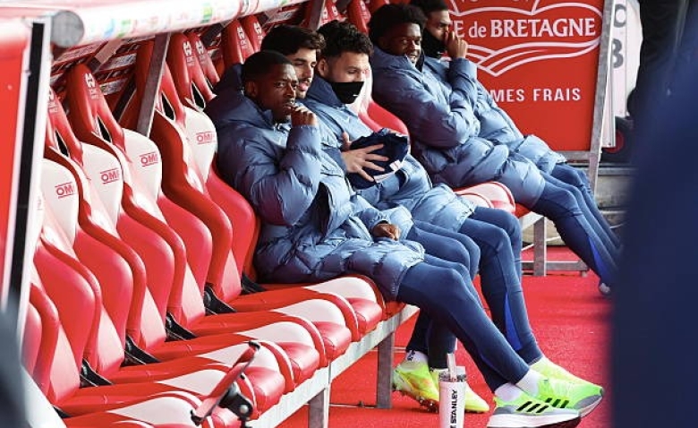 Illustration : "Mercato PSG : Grosse tension entre Dembélé et les dirigeants autour d'une prolongation"