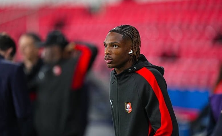 Illustration : "Mercato Rennes : Le contrat XXL proposé par Chelsea à Jacquet a fuité, les supporters hallucinent"