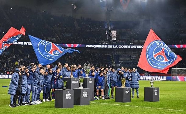 Illustration : "Mercato PSG : Un joueur clivant en Premier League se rapproche d'une arrivée dans la capitale !"