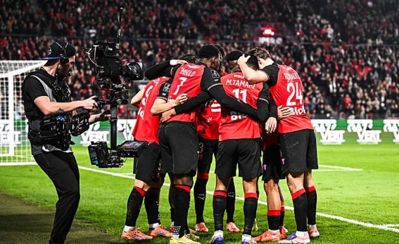 Illustration : "Mercato Rennes : Des négociations entamées pour un attaquant au caractère bien trempé"