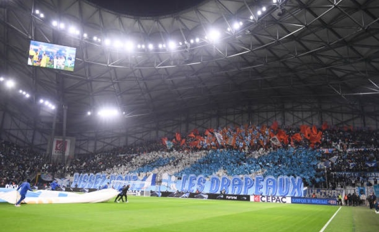 Illustration : "OM - Liverpool : Les supporters préparent un tifo grandiose pour la venue des Reds"