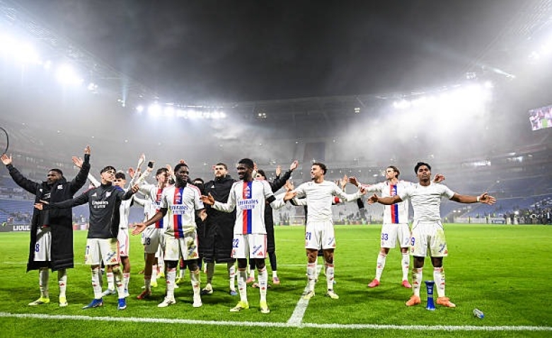 Illustration : "Mercato : L'OL va doubler Paris sur le dossier d'un défenseur central !"