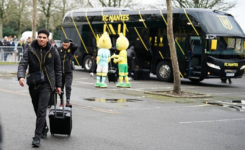 Illustration : "Mercato Nantes : Un club surprise prépare une offre pour un attaquant en berne"