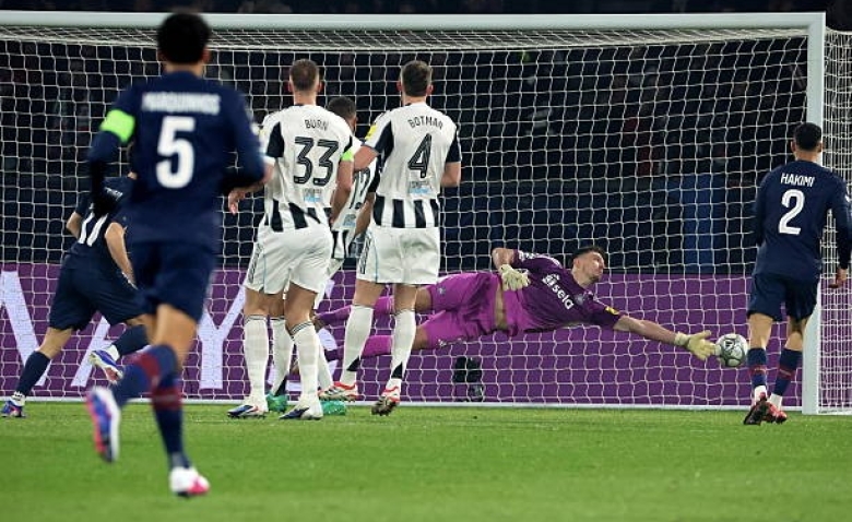 Illustration : "[Multiplex LDC] PSG - Newcastle : Le but chanceux des Magpies en vidéo (1-1)"