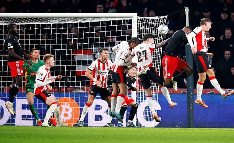 Illustration : "[Multiplex LDC] PSV - Bayern Munich : L'égalisation fabuleuse du PSV en vidéo ! (1-1)"