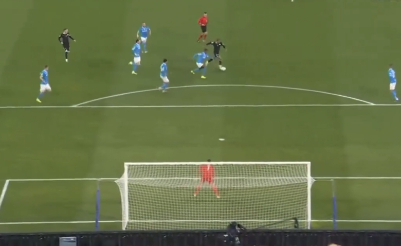 Illustration : "[Multiplex LDC] Naples - Chelsea : le but complétement fou de Chelsea en vidéo ! (2-3)"