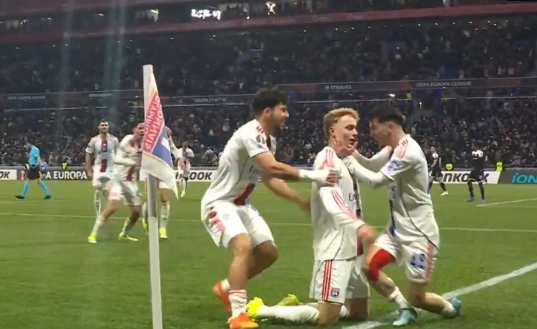Illustration : "Lyon - PAOK : le magnifique but de Karabec en vidéo (4-2) - Ligue Europa"