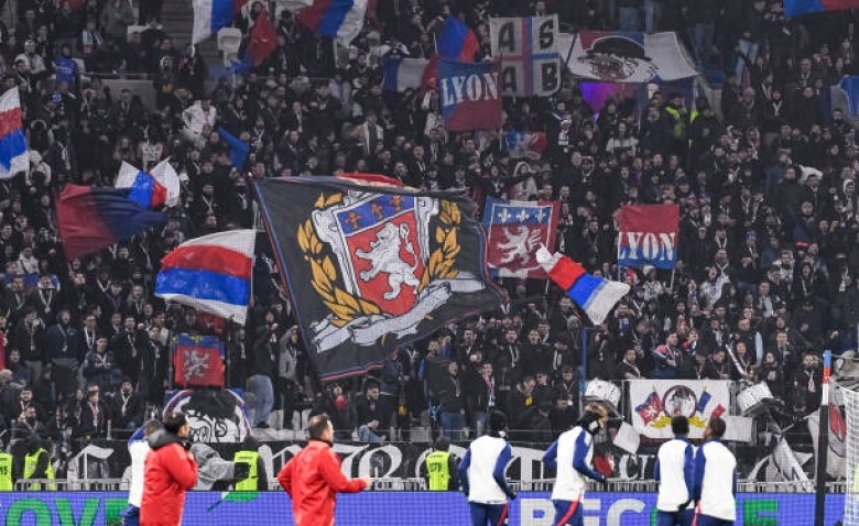 Illustration : "Mercato OL : Un départ et une arrive se profilent en défense après le prêt de Yaremchuk "