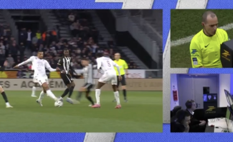 Illustration : "Angers - Metz : Gbamin mérite t-il son carton rouge ? L1 J20"