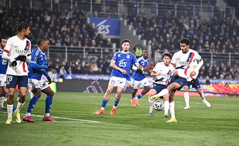 Illustration : "RC Strasbourg - PSG : Le résumé et les buts en vidéo (1-2) - Ligue 1 J20"