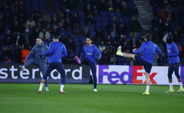 Illustration : "Mercato PSG : Une star dénichée en cas de départ de Barcola ou Dembélé ?"