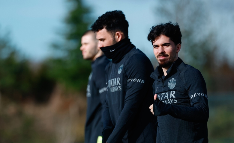 Illustration : "Mercato PSG : Un accord secret entre Vitinha et Al-Khelaïfi pour un départ à Madrid"