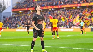 Illustration : RC Lens - Stade Rennais : La vid&eacute;o du superbe but de Lepaul ! (0-1) - Ligue 1 J 21