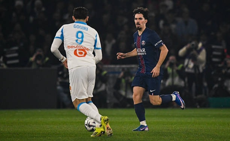 Illustration : "[Vidéo] PSG - OM : Un carton rouge oublié pour Vitinha ? - Ligue 1 J 21"