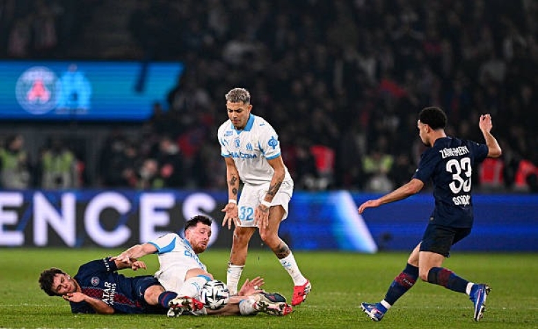 Illustration : "PSG - OM : La vidéo du CSC de Medina (3-0) - Ligue 1 J 21"