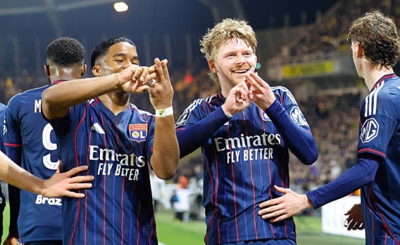 Illustration : "Mercato OL : Une révélation lyonnaise génère un intérêt XXL en Angleterre !"