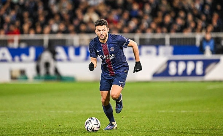 Illustration : "Mercato : Le PSG déniche le remplaçant de Gonçalo Ramos en Premier League !"