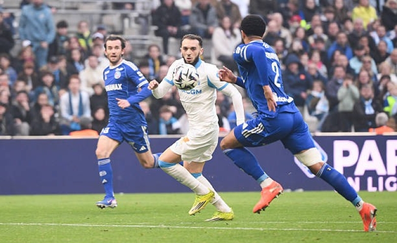 Illustration : "OM - RC Strasbourg : La vidéo du golazo de Gouiri ! (2-0) - Ligue 1 J22"