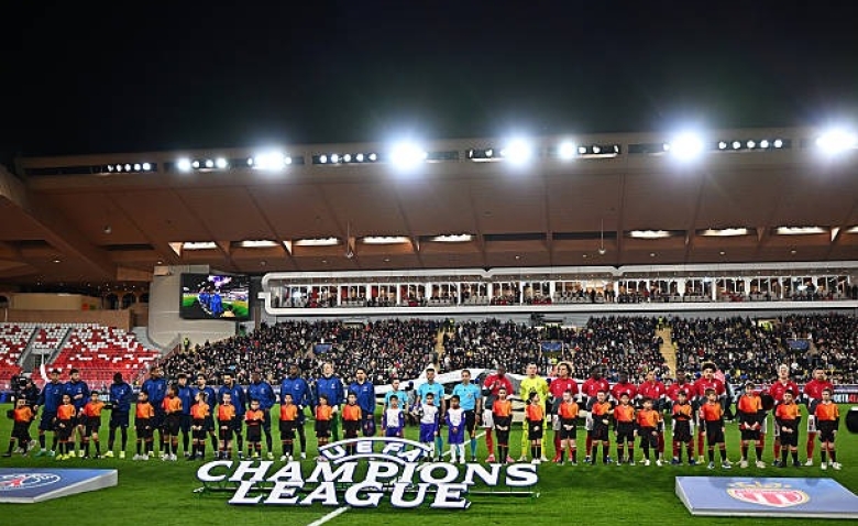 Illustration : "AS Monaco - PSG : La superbe reprise de volée d'Hakimi en vidéo ! (2-2) - Ligue des Champions"