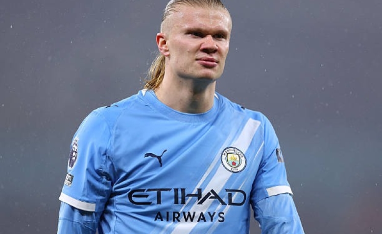 Illustration : "Mercato PSG : Le dossier Haaland relancé par la tempête qui frappe City"