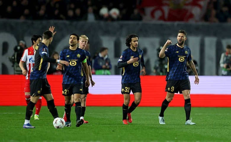 Illustration : "Etoile Rouge - LOSC : La vidéo du but de Giroud ! (0-1) - Ligue Europa"