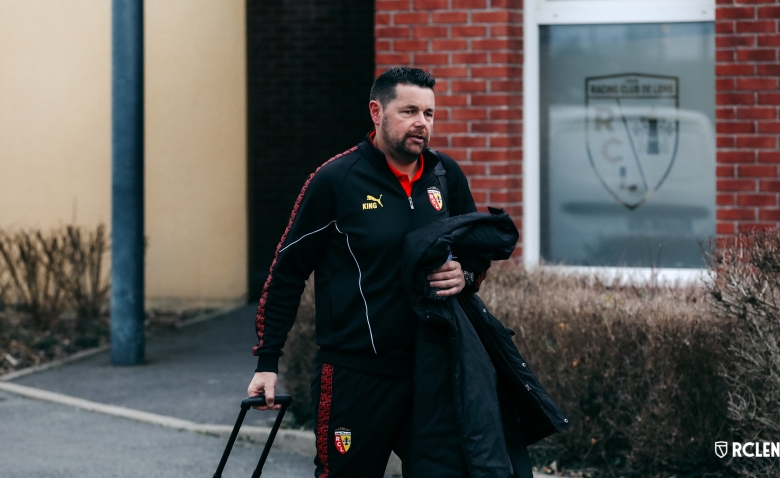 Illustration : "Lens : Pierre Sage envoie un message à ses joueurs après la défaite contre Lorient"