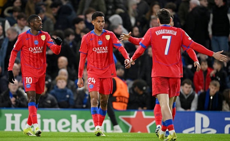 Illustration : "Chelsea - PSG : La vidéo du but magique de Mayulu ! (0-3) - Ligue des Champions"