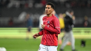 Illustration : PSG : Inquiétude pour Senny Mayulu, le titi parisien foudroyé en plein vol avant Liverpool