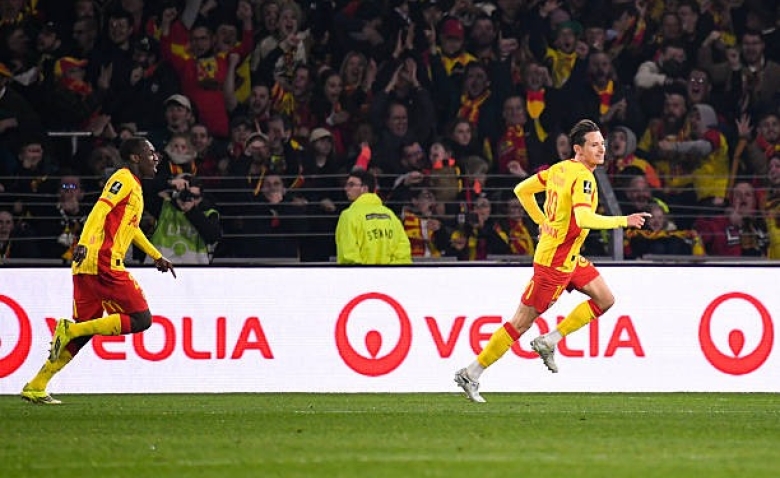 Illustration : "RC Lens : Thauvin et Udol au sommet, le message effrayant envoyé aux prétendants à l'Europe !"