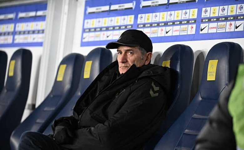 Illustration : "ASSE : Le bourreau Philippe Montanier fait encore tomber une tête chez ses adversaires"