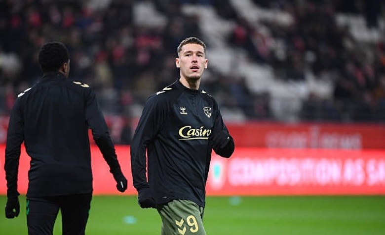 Illustration : "ASSE : Lucas Stassin perd son trône, un prodige de 19 ans brise tous les records en Ligue 2"