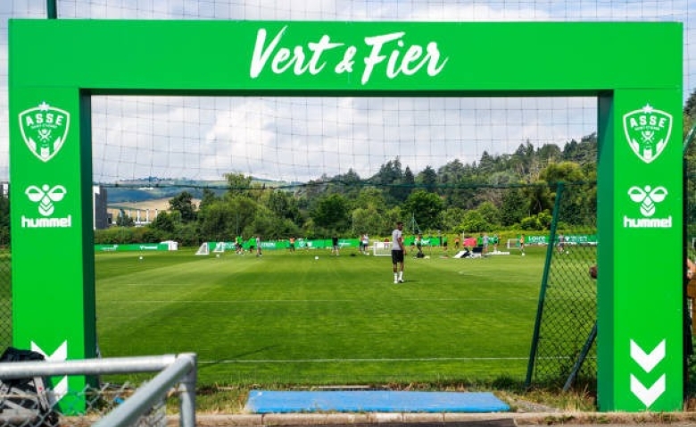 Illustration : "ASSE : Philippe Montanier lance l'opération jeunesse à l'Étrat, 8 pépites testées avec les pros !"