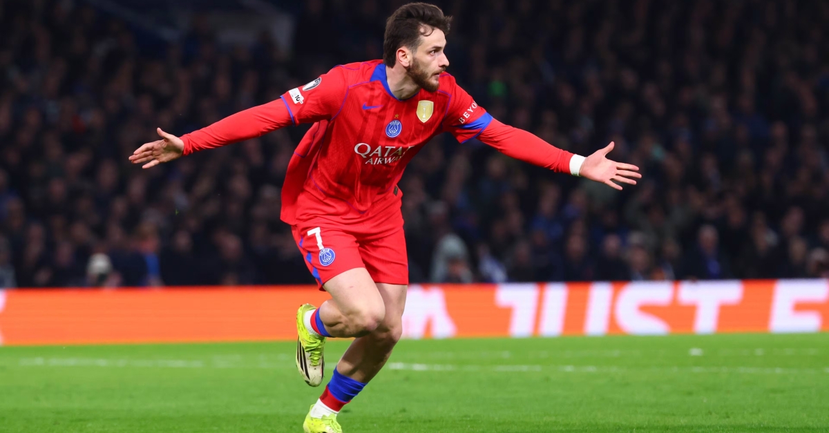 Mercato PSG : Coup de tonnerre pour Kvaratskhelia ! Le clan du Géorgien ouvre la porte à un départ