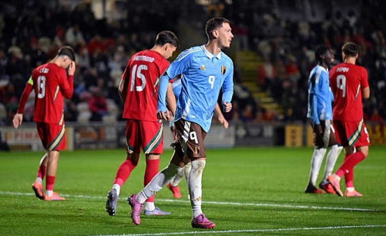 Illustration : "ASSE : Lucas Stassin fait le show chez les Diables Rouges, son bizutage devient viral !"