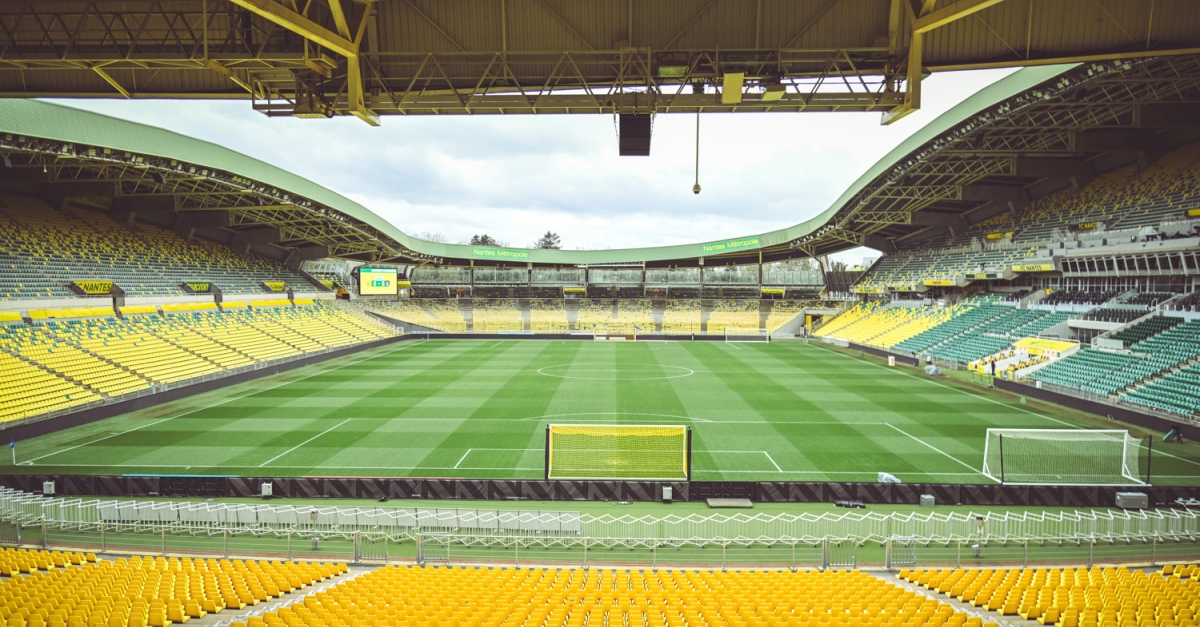 FC Nantes : "Pas de DS, pas d'entraîneur", le constat glaçant sur l'avenir des Canaris en Ligue 2