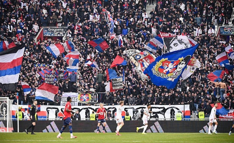 Illustration : "Mercato OL : Cesc Fabregas sort l'artillerie lourde, Lyon impuissant face à une offre XXL !"