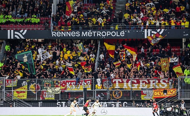 Illustration : "RC Lens - PSG : Les supporters montent au créneau et saisissent le CNOSF pour faire annuler le report !"
