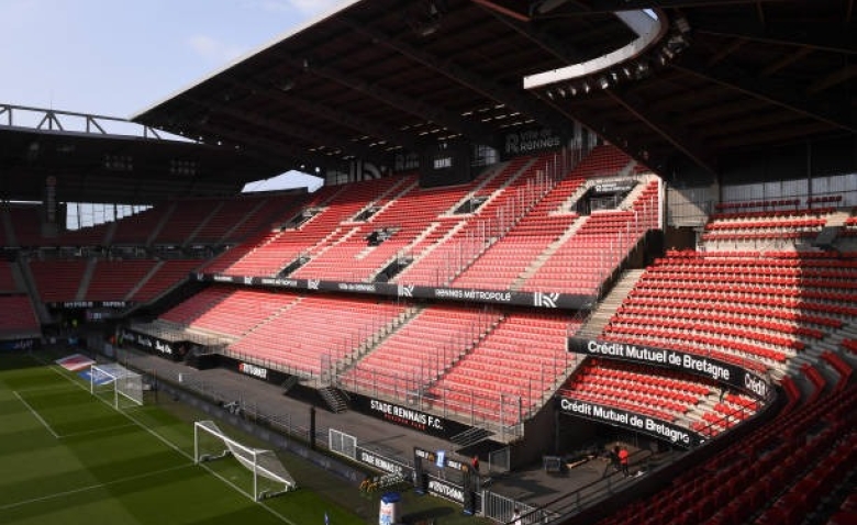 Illustration : "Mercato : Le Stade Rennais défie l'Union Saint-Gilloise pour un joyau de Ligue 1 !"