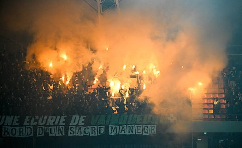 Illustration : "ASSE : Menace de dissolution imminente pour les Magic Fans et les Green Angels !"