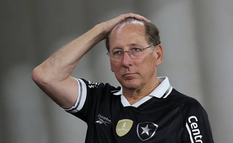 Illustration : "Mercato OL : Lyon réclame des millions à Botafogo pour un transfert non réglé !"